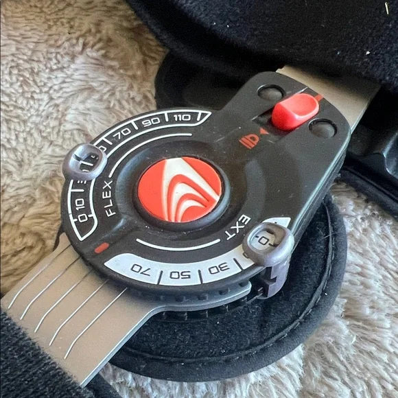 Breg T Scope Premier Post-Op Knee Brace: Superior Support & Comfort for Recovery - Picture 2 of 4